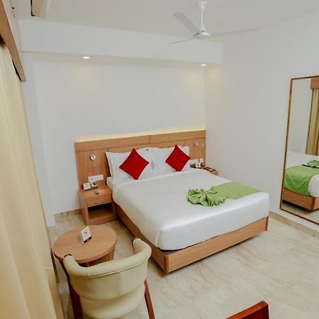 Kings Regency Kozhikode Bagian luar foto