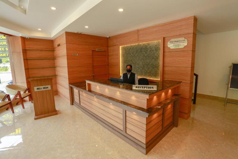Kings Regency Kozhikode Bagian luar foto